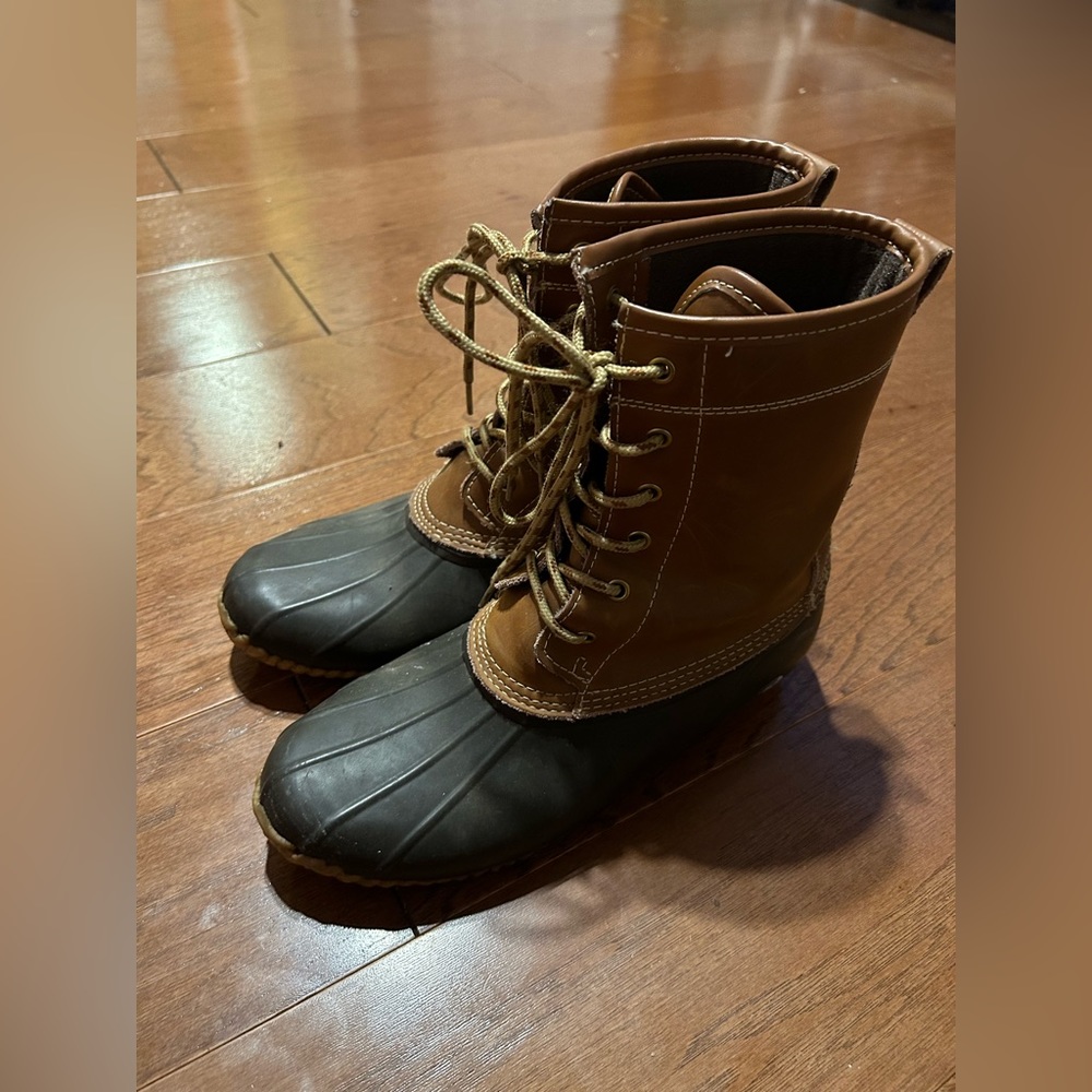 duck boots!! size 9!